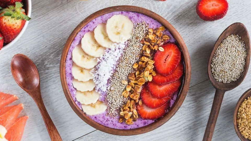 xr:d:DAGCAlpGUl0:10,j:1462968613369832179,t:24041211 Smoothie Bowls